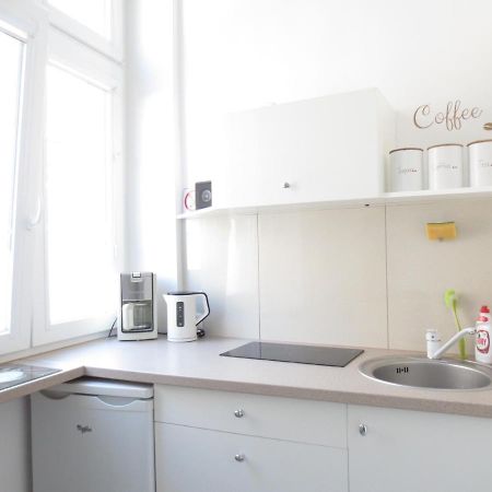 Lovely Apartment In The Heart Of The Old Town Danzica Esterno foto