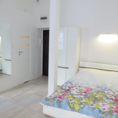 Lovely Apartment In The Heart Of The Old Town Danzica Esterno foto