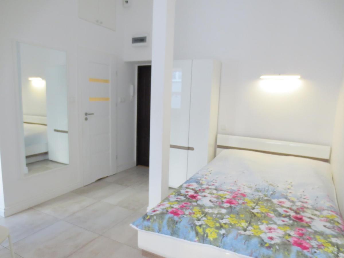 Lovely Apartment In The Heart Of The Old Town Danzica Esterno foto